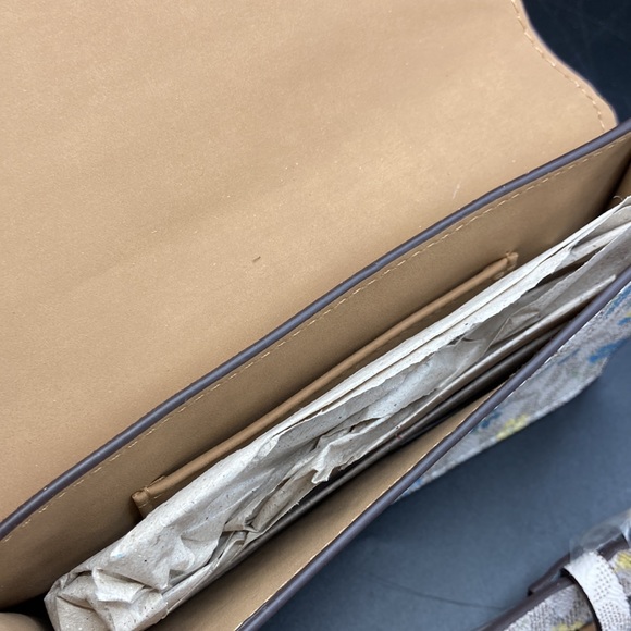 24HR DROP ⬇️ Michael Kors Floral Logo Belt Bag (choice of 1) - Picture 9 of 13